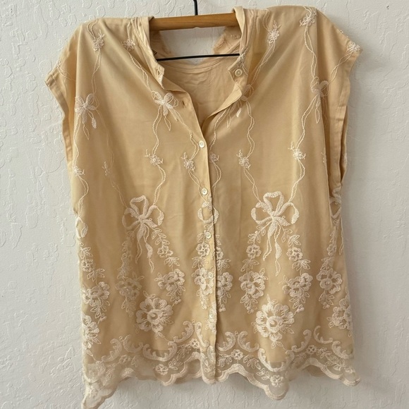 April Cornell Lace Bow Embroidered Cap Sleeve Tan Beige Yellow Button Blouse M - Picture 2 of 8